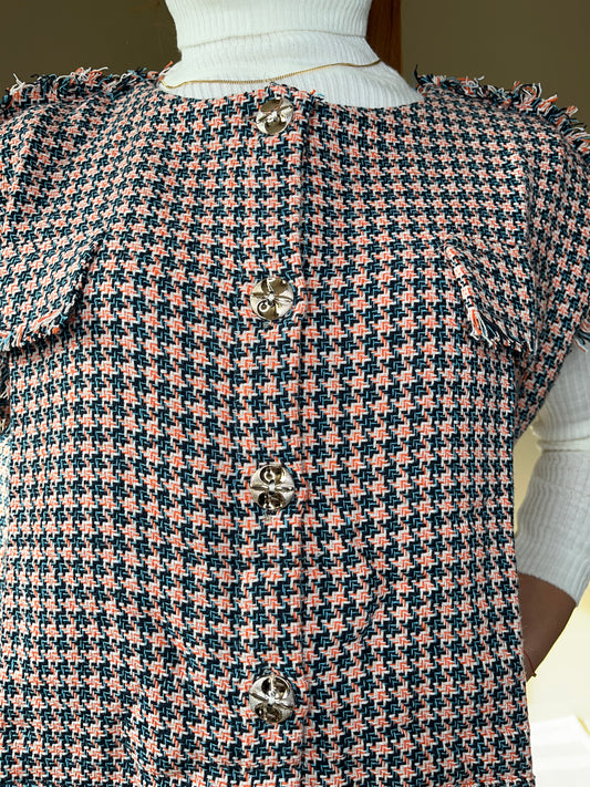 Gilet “Camille” – Chic pied-de-poule, boutons dorés