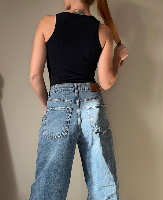 Body noir sans manches – col rond