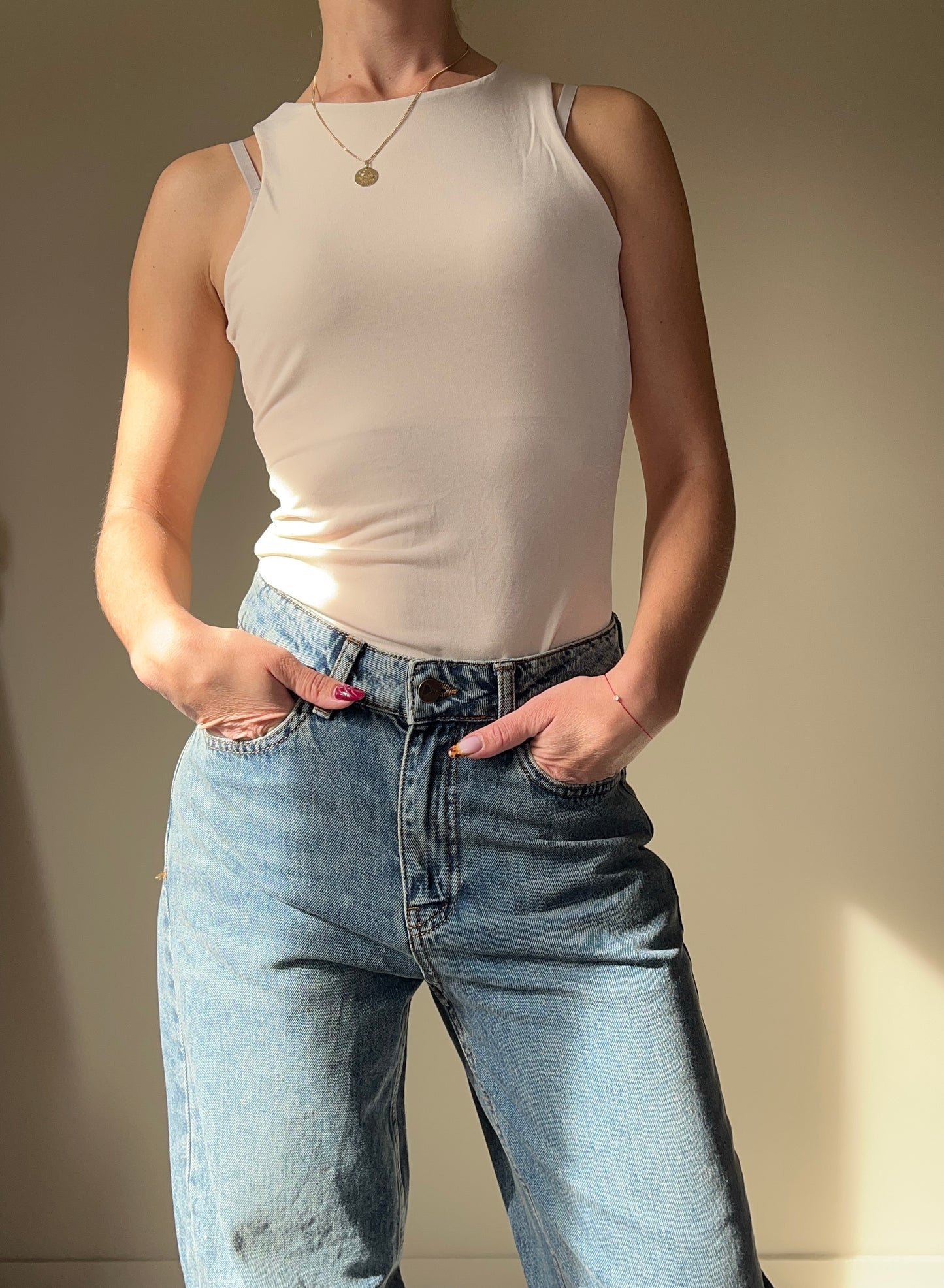 Body Beige Moulant – Col Rond Sans Manches