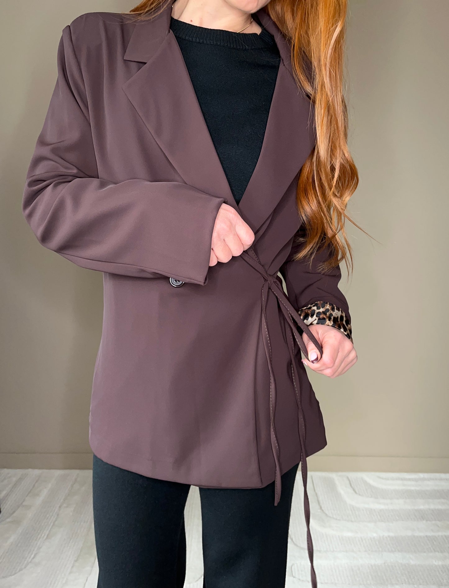 Blazer marron asymétrique femme à lien – Détail léopard chic