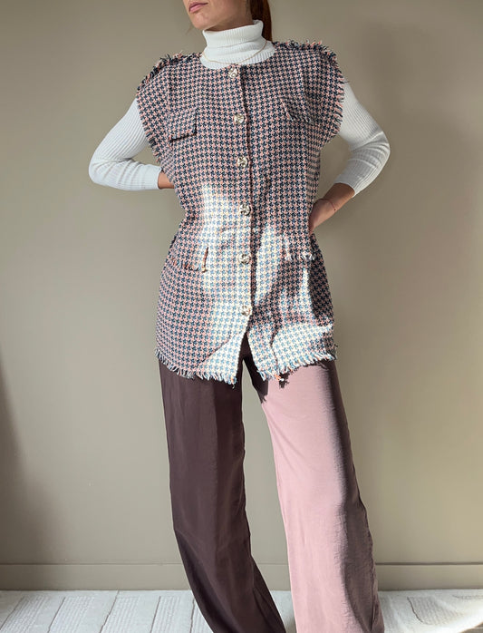 Gilet “Camille” – Chic pied-de-poule, boutons dorés