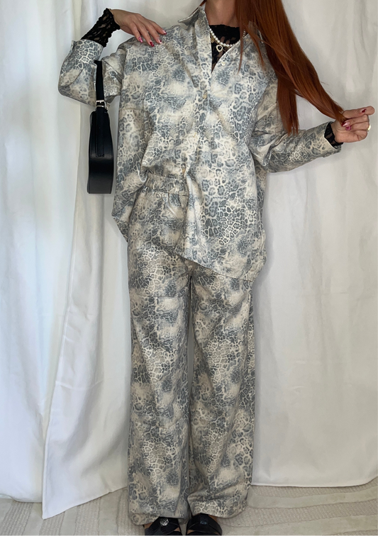 Pantalon Léona – Pantalon fluide léopard discret, taille élastique, matière jean léger