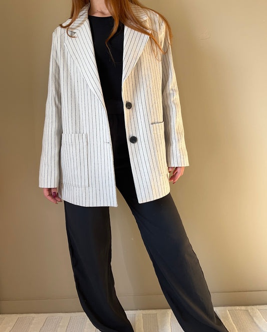 Veste “Léna” – Blazer rayé blanc cassé à poches