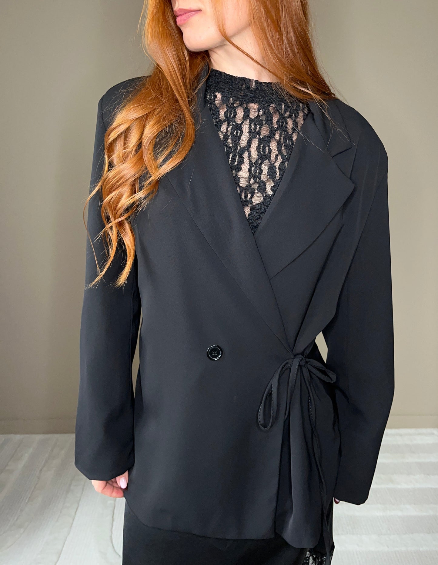 Blazer noir asymétrique femme à lien – Détail léopard chic